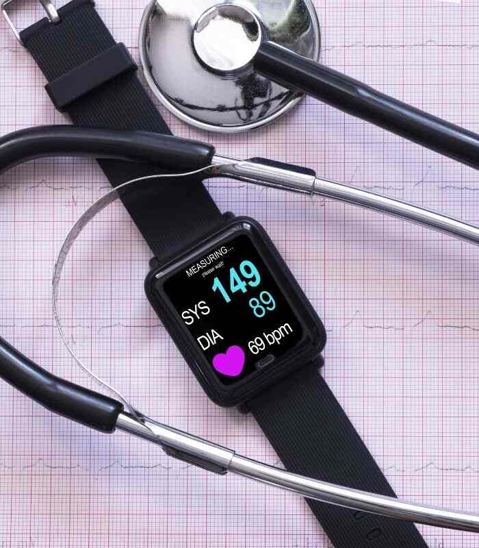 How do smartwatches measure blood pressure?